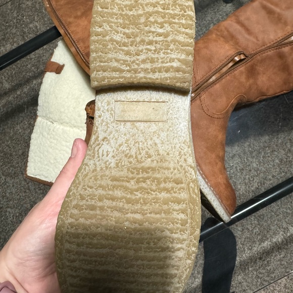 NWOT Winter Boots size 10 - Picture 3 of 3